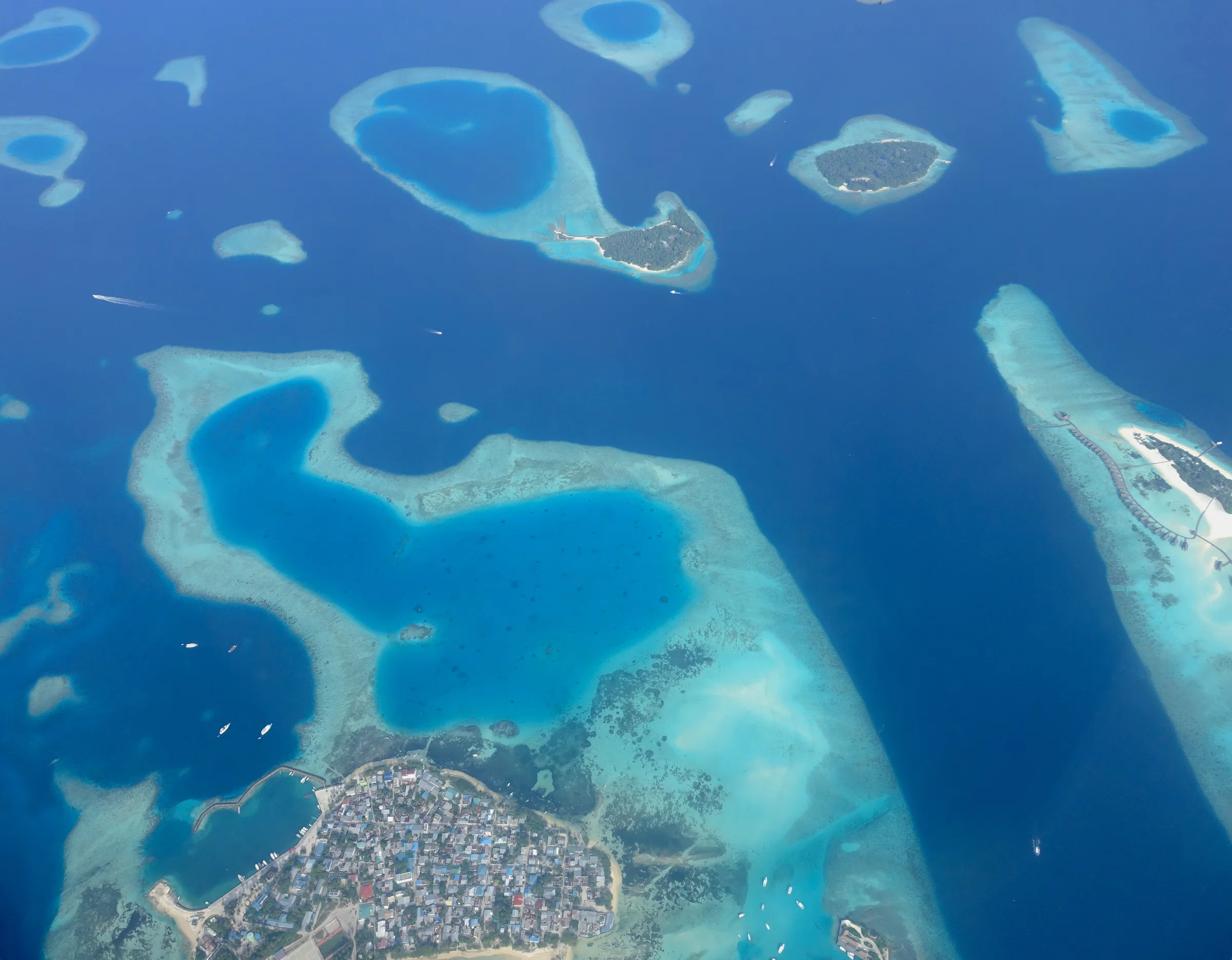 Aerial view of reefs and lagoons around Guraidhoo, South Malé (Kaafu) Atoll