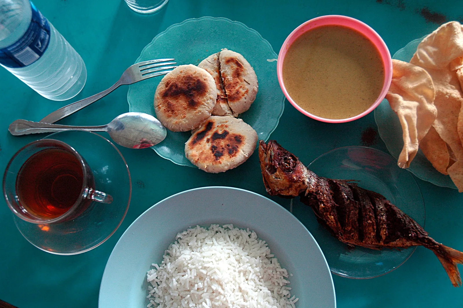 A Maldivian meal: mas riha curry, masroshi, grilled fish, rice, papadhu and black tea